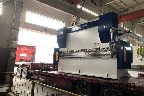 大型(xing)數控折彎機