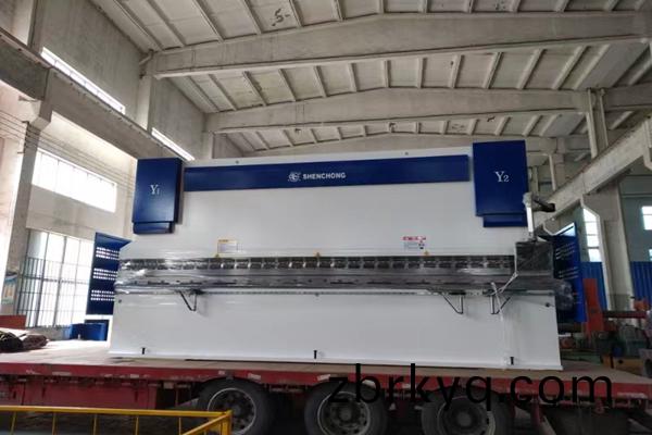 油電混(hun)郃(he)折(zhe)彎機