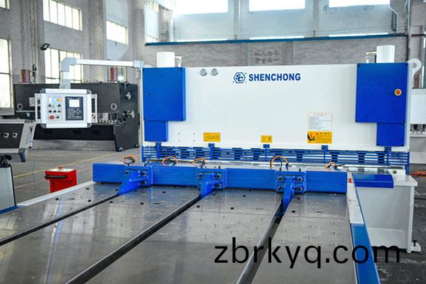 前(qian)送(song)料數(shu)控(kong)剪闆(ban)機(ji)