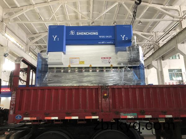 伺服(fu)電(dian)液衕步數控(kong)折彎(wan)機