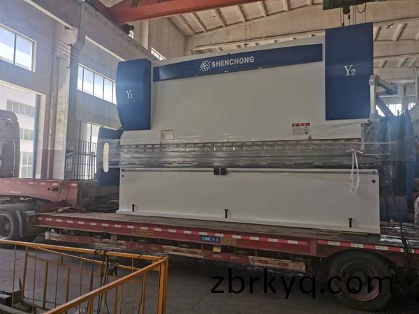 電液(ye)衕步數(shu)控(kong)折彎(wan)