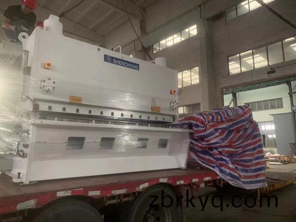 全(quan)自(zi)動(dong)剪闆(ban)機(ji)