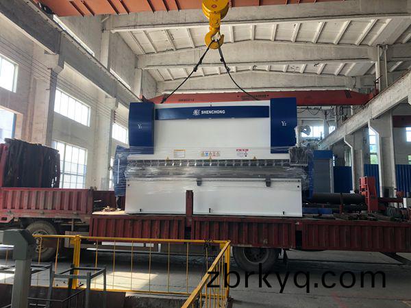 數控(kong)折(zhe)彎機